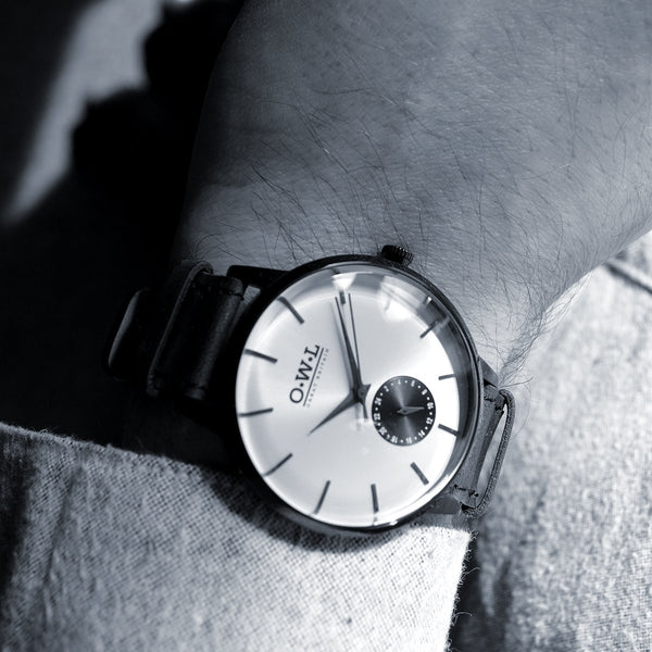 FILTON GENTLEMAN'S BLACK LEATHER STRAP WATCH OWL watches