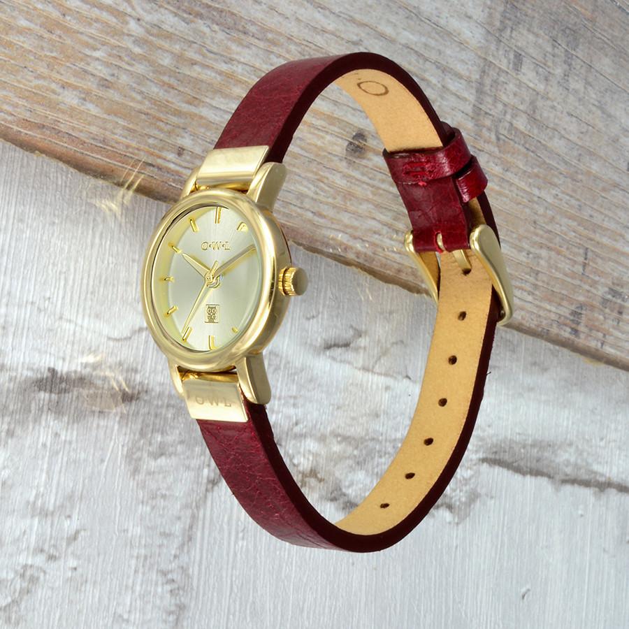 Small gold 2025 ladies watch
